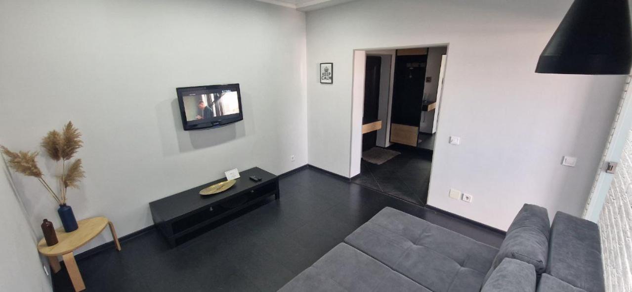 Modern Apartment In The Center Of Town Кишинев Екстериор снимка