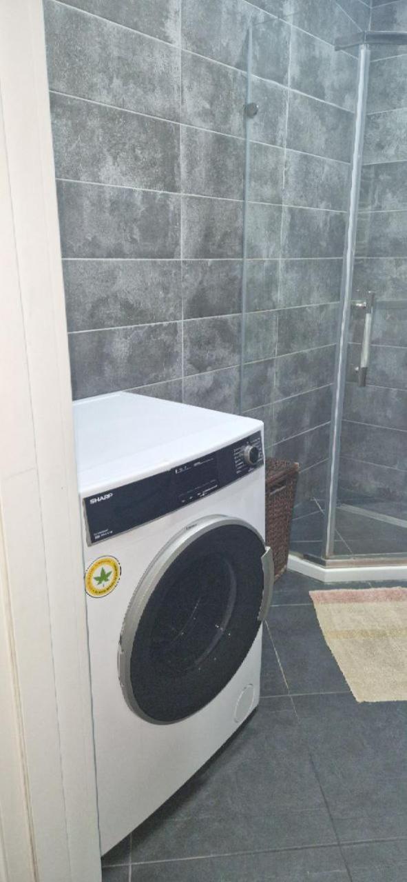 Modern Apartment In The Center Of Town Кишинев Екстериор снимка
