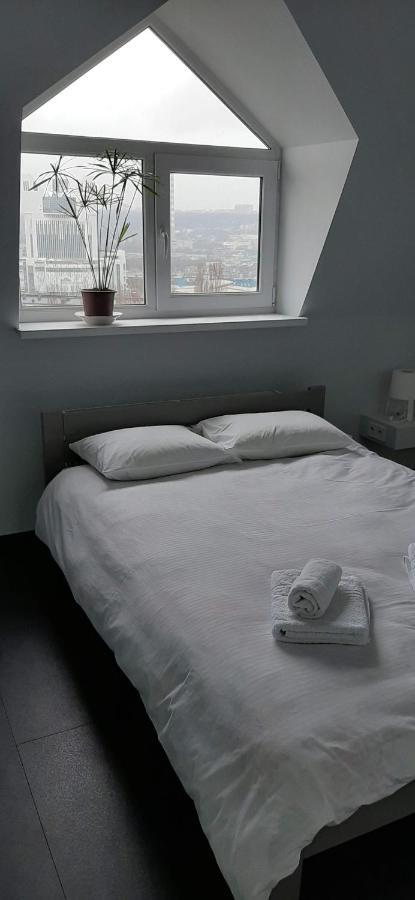 Modern Apartment In The Center Of Town Кишинев Екстериор снимка