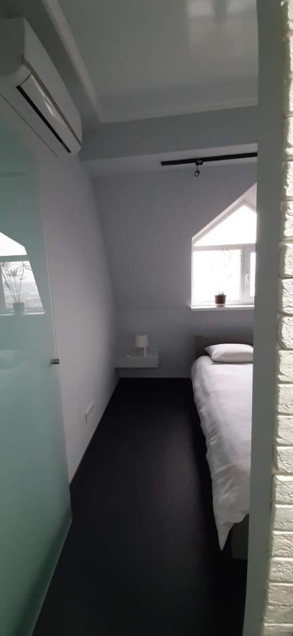 Modern Apartment In The Center Of Town Кишинев Екстериор снимка