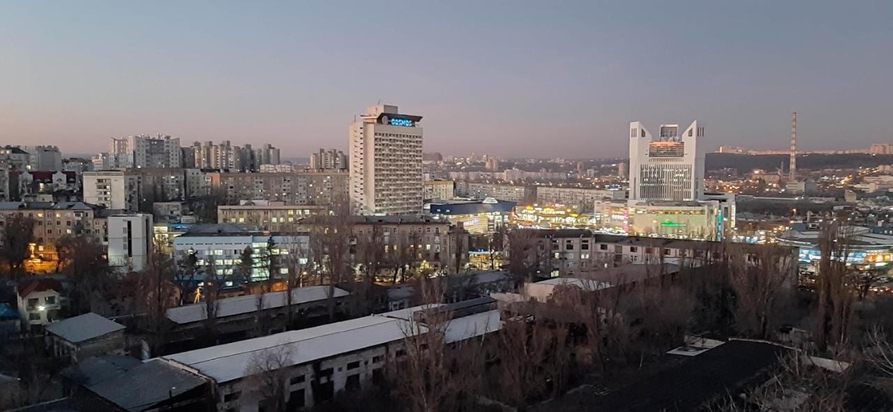 Modern Apartment In The Center Of Town Кишинев Екстериор снимка